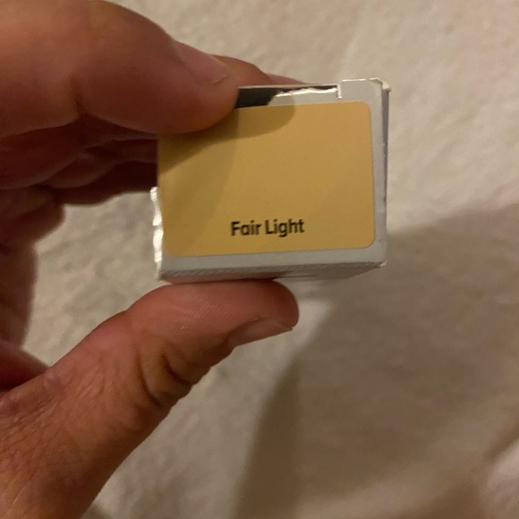 it cosmetics fair light foundation - Picture 2 of 5